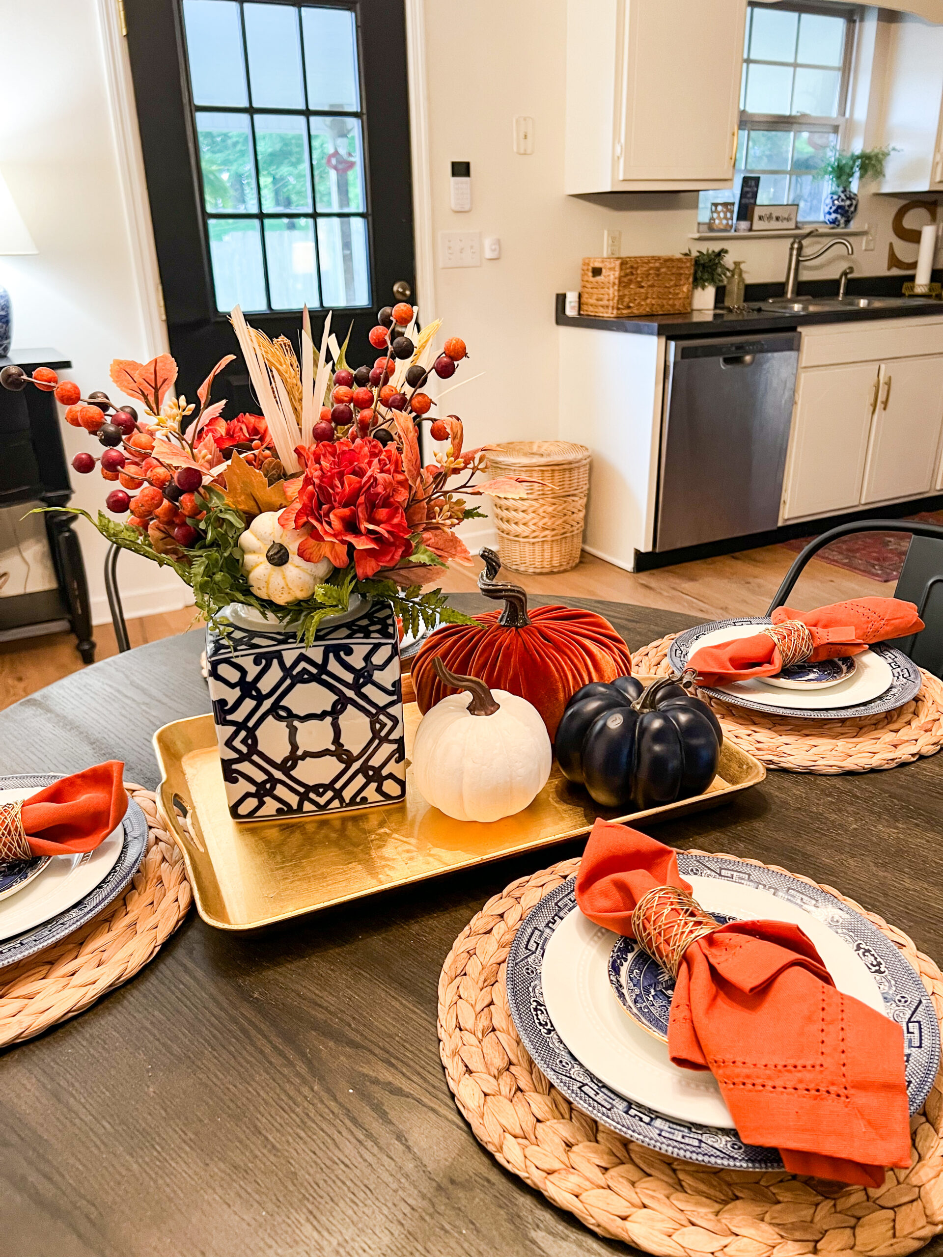 fall dining table decorating