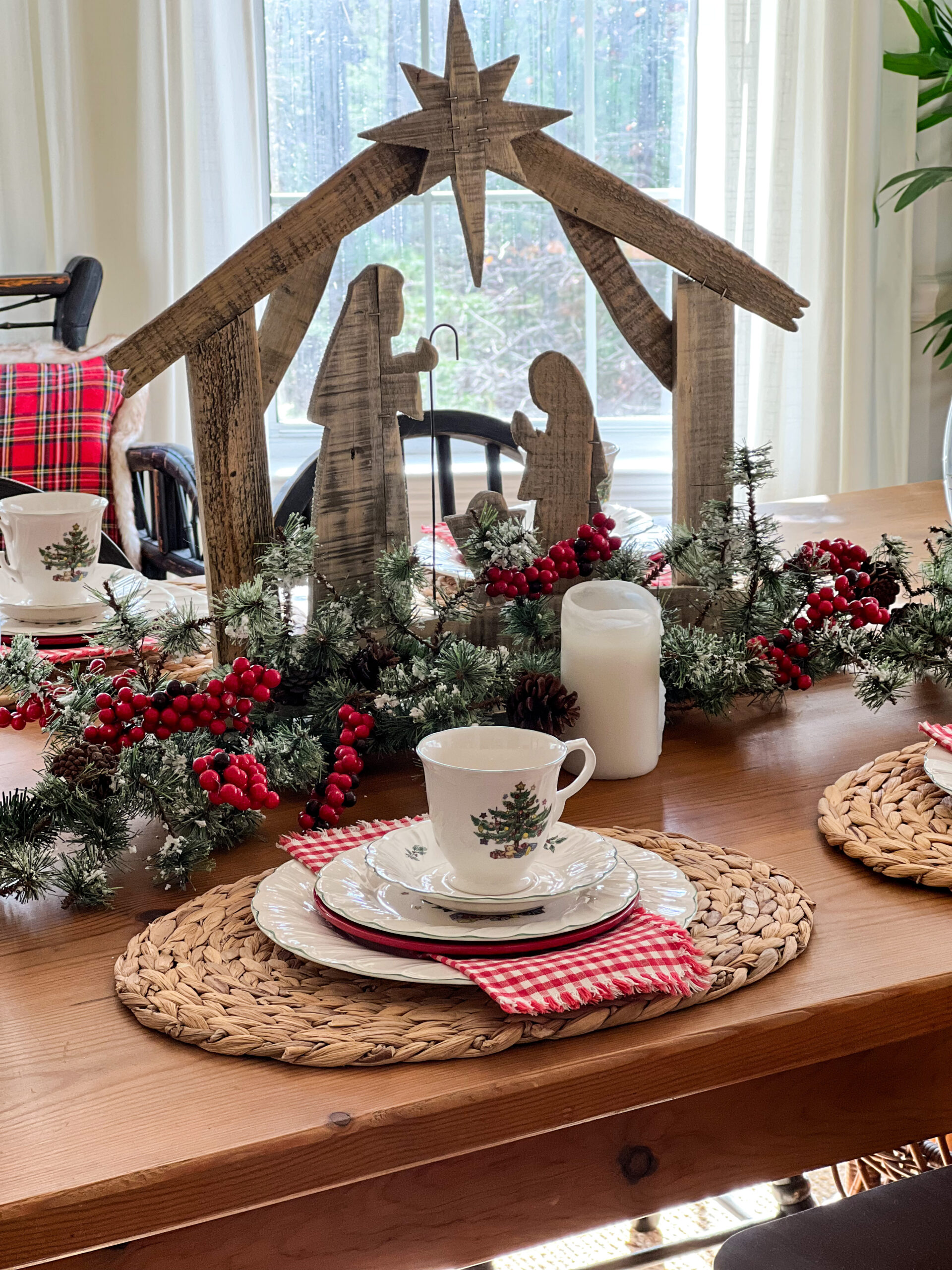 https://thatsouthernspark.com/wp-content/uploads/2023/08/christmas-dining-table-ideas-scaled.jpg