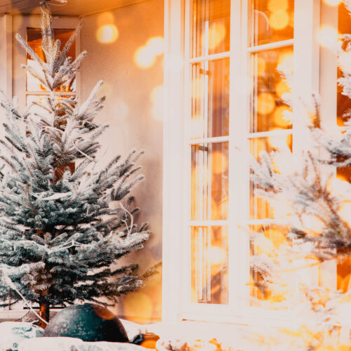 9 Christmas Porch Decor Ideas To Make The Whole Neighborhood Envy You