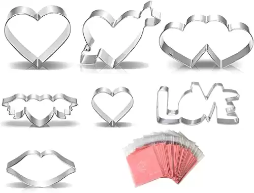 BCHOCKS Heart Cookie Cutter Set 7 Pcs with 100 Pcs 4 Clear Pink Heart Biscuit Bags – Valentine Day Cookie Cutters Set Stainless Steel Biscuit Pastry Cutters